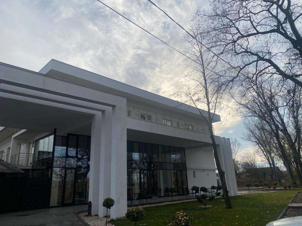 Ocaua Lui Cuza Hotel Tecuci Екстериор снимка