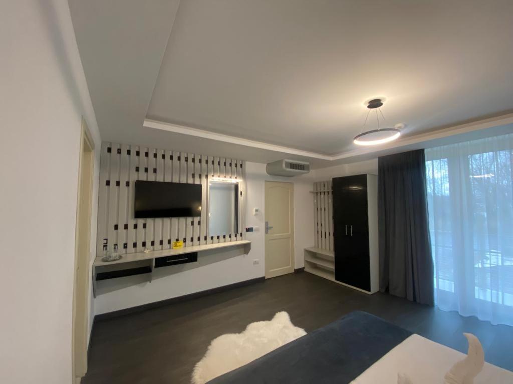 Ocaua Lui Cuza Hotel Tecuci Екстериор снимка